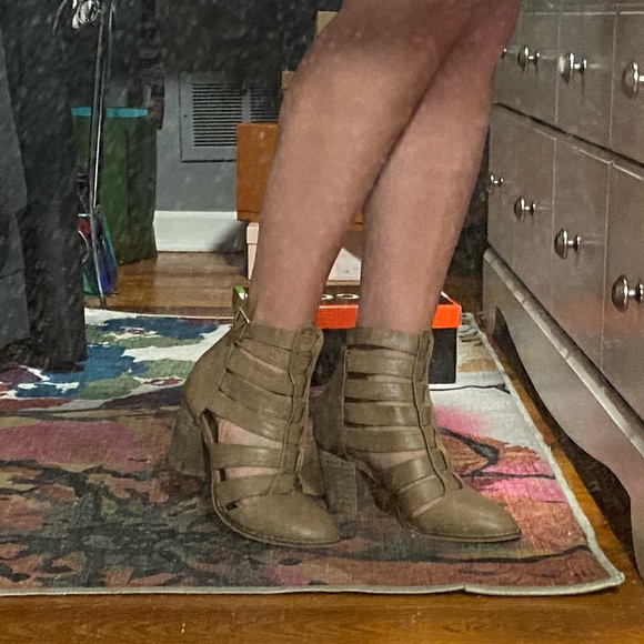 Bucco Bootie ❣️ - Picture 7 of 10